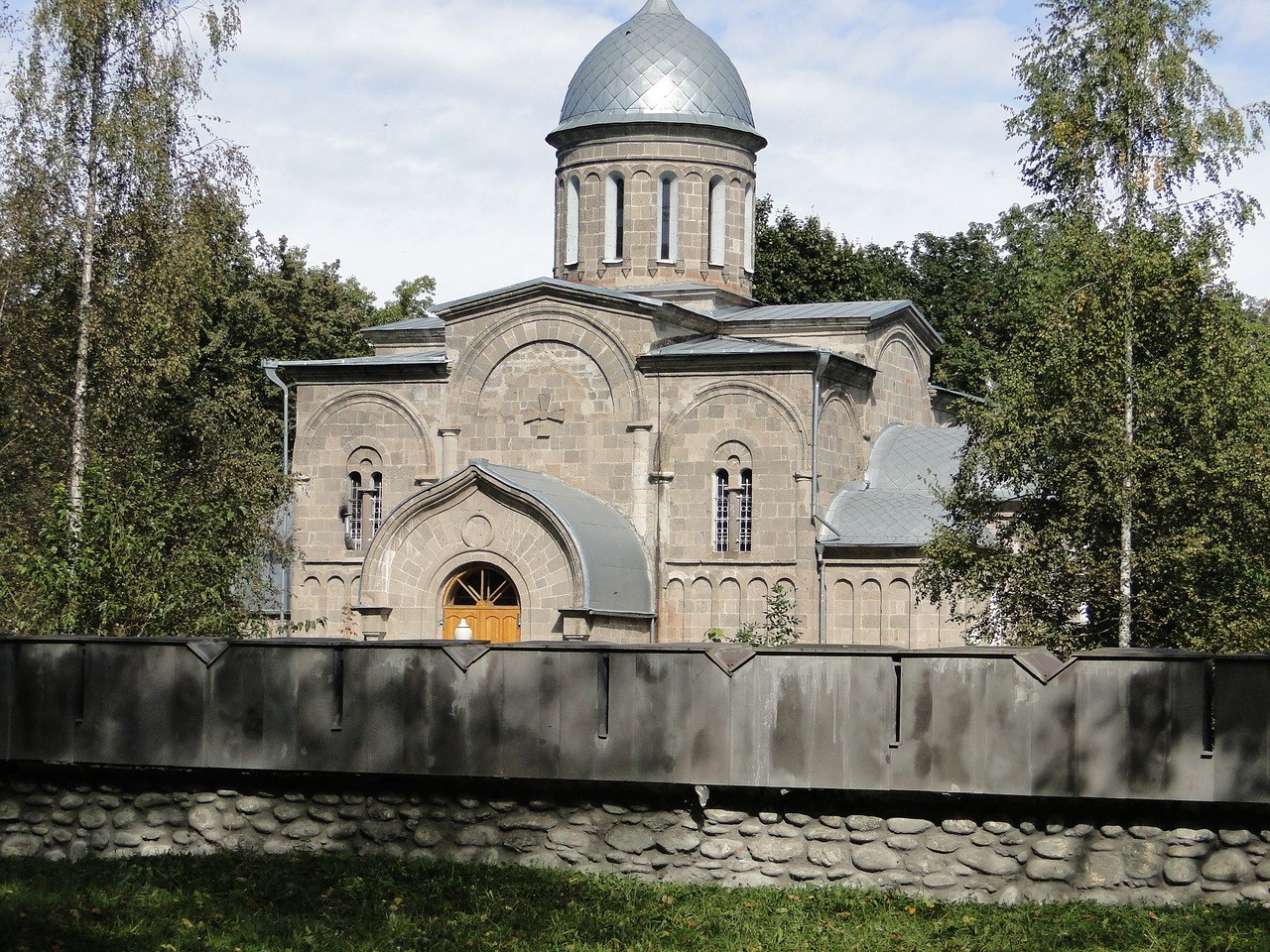 Алагир. Свято-Вознесенский собор Алагир. Город Алагир Свято-Вознесенский собор. Алагир Свято-Вознесенский собор Северная Осетия. Алагирский храм Вознесения.