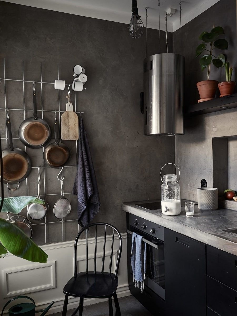 Бетонная стена в интерьере кухни