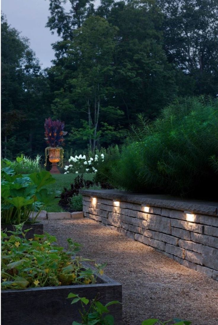 Подсветка подпорной стенки