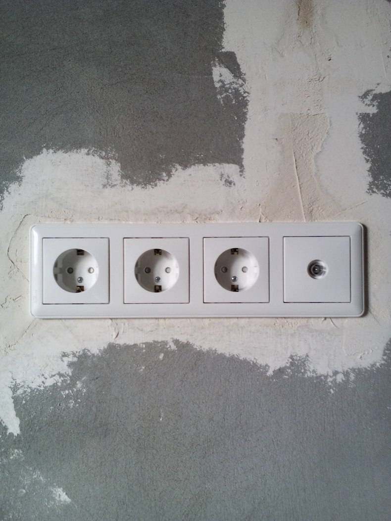 Установочный блок скрытого монтажа на 4 розетки