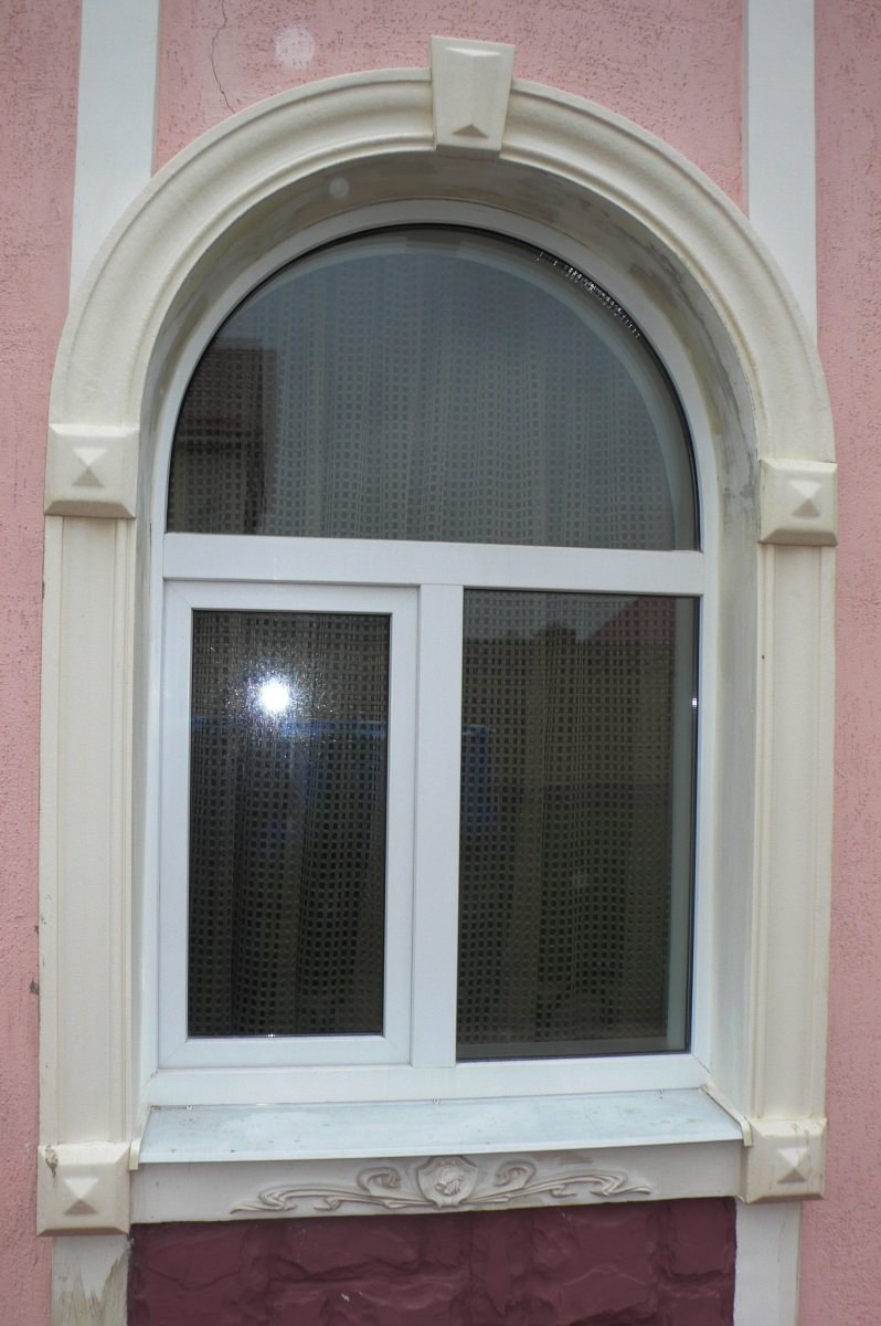 Обрамление арочного окна