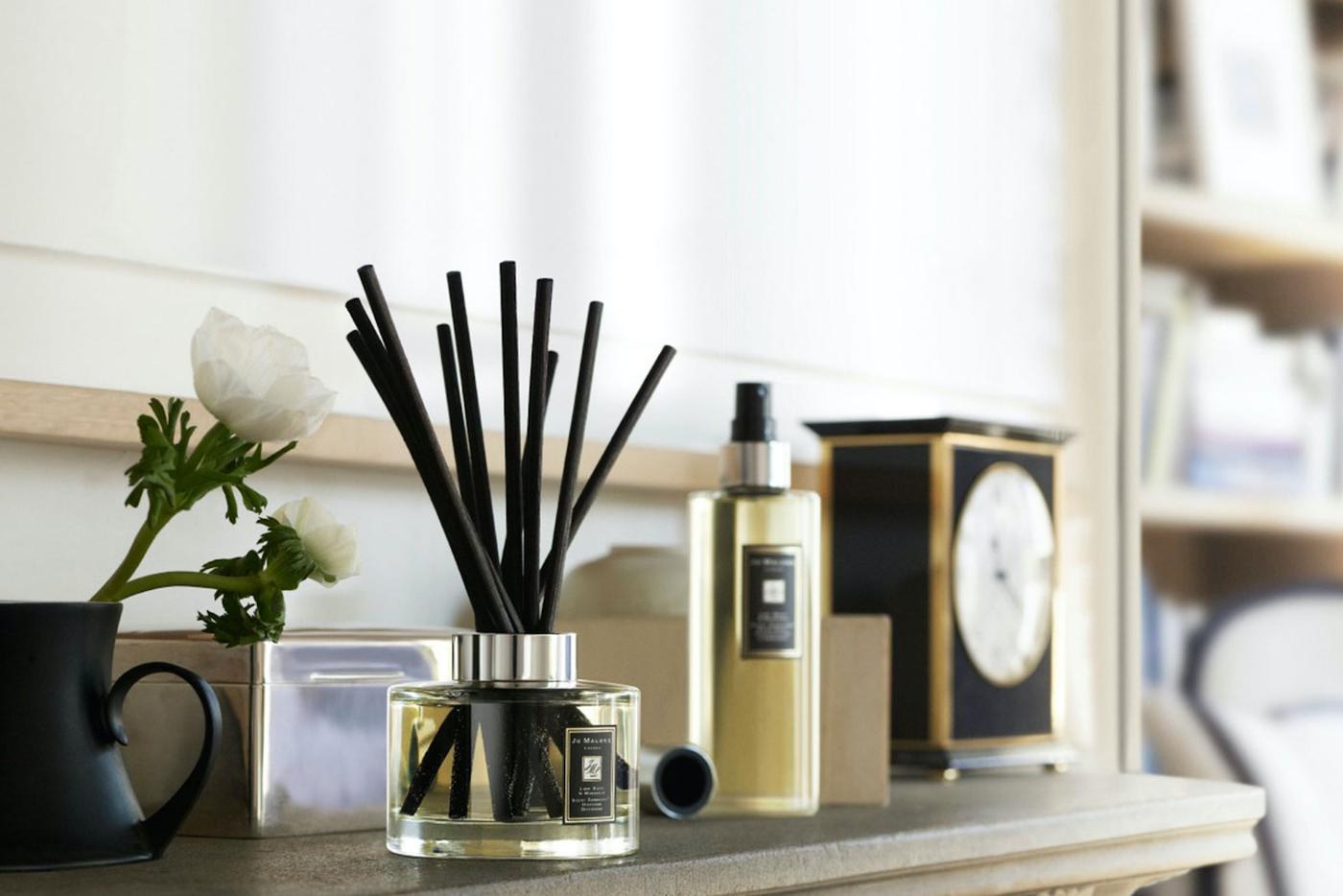 Аромат в комнате. Джо Малон ароматы для дома. UCANDLES диффузор. Jo Malone London ароматный диффузор Wild Bluebell Diffuser. Zara Home Jo Malone свечи.