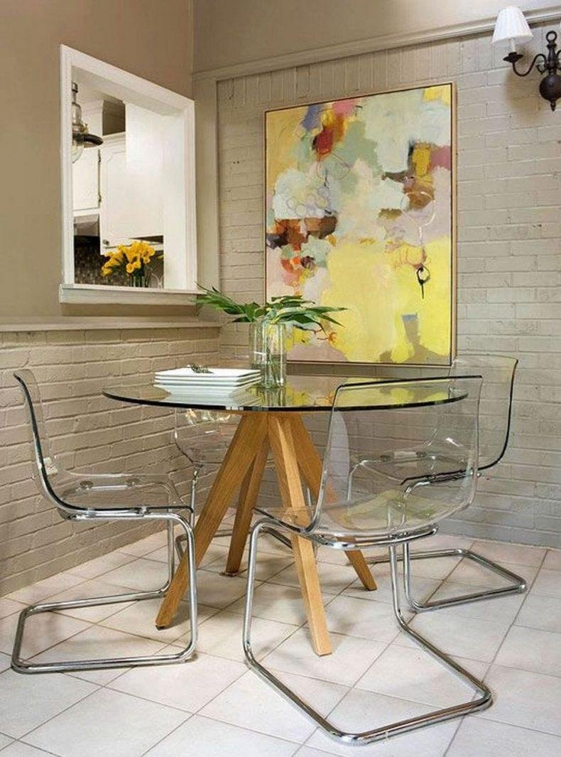 Призрачные стулья в интерьере