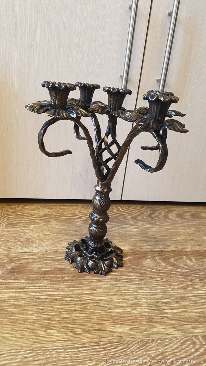 Кованые подсвечники на камин