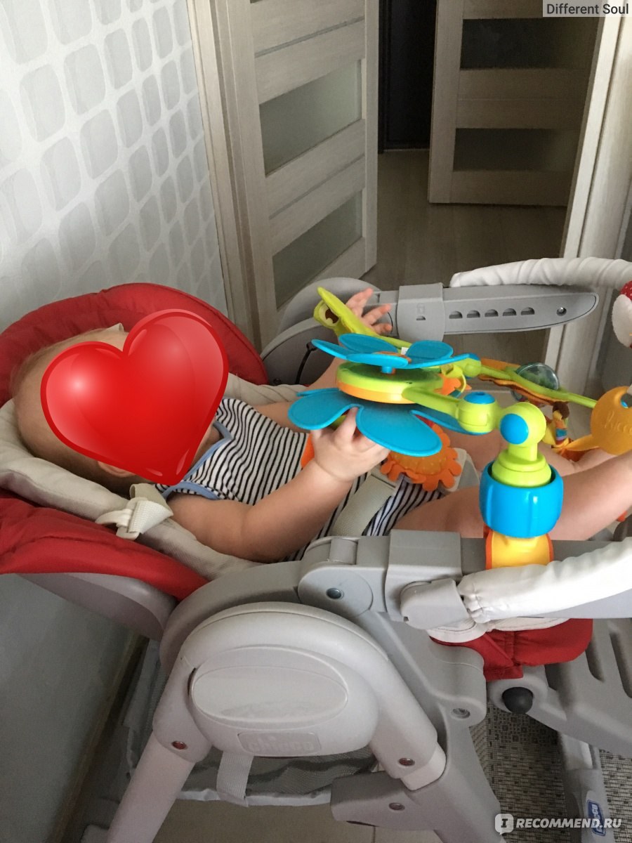 Фото ребенка в кресле Чикко Мэджик релакс