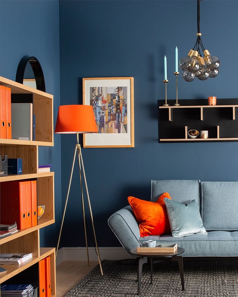 Сочетание синего и оранжевого в интерьере