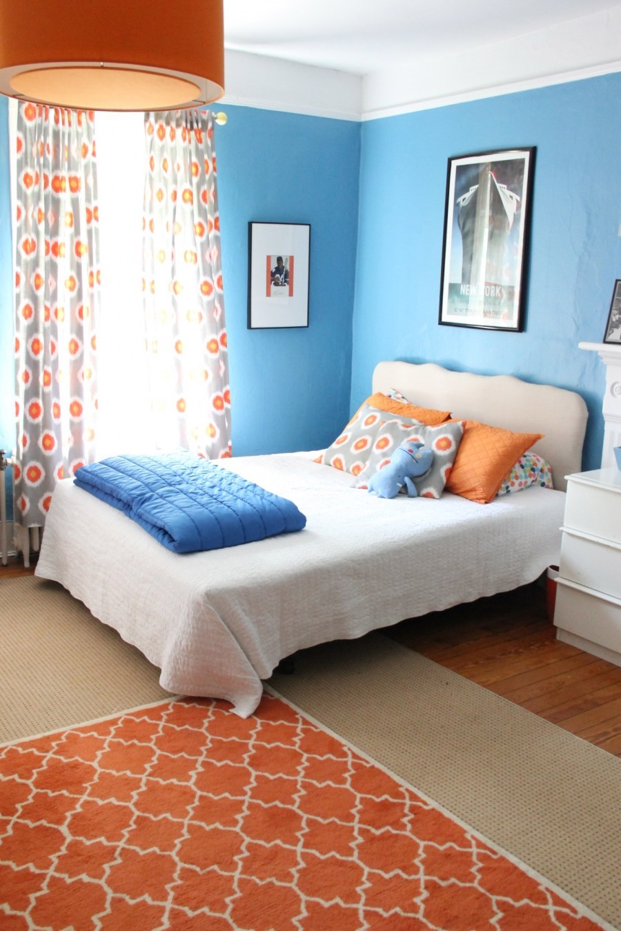 Голубой и оранжевый в интерьере