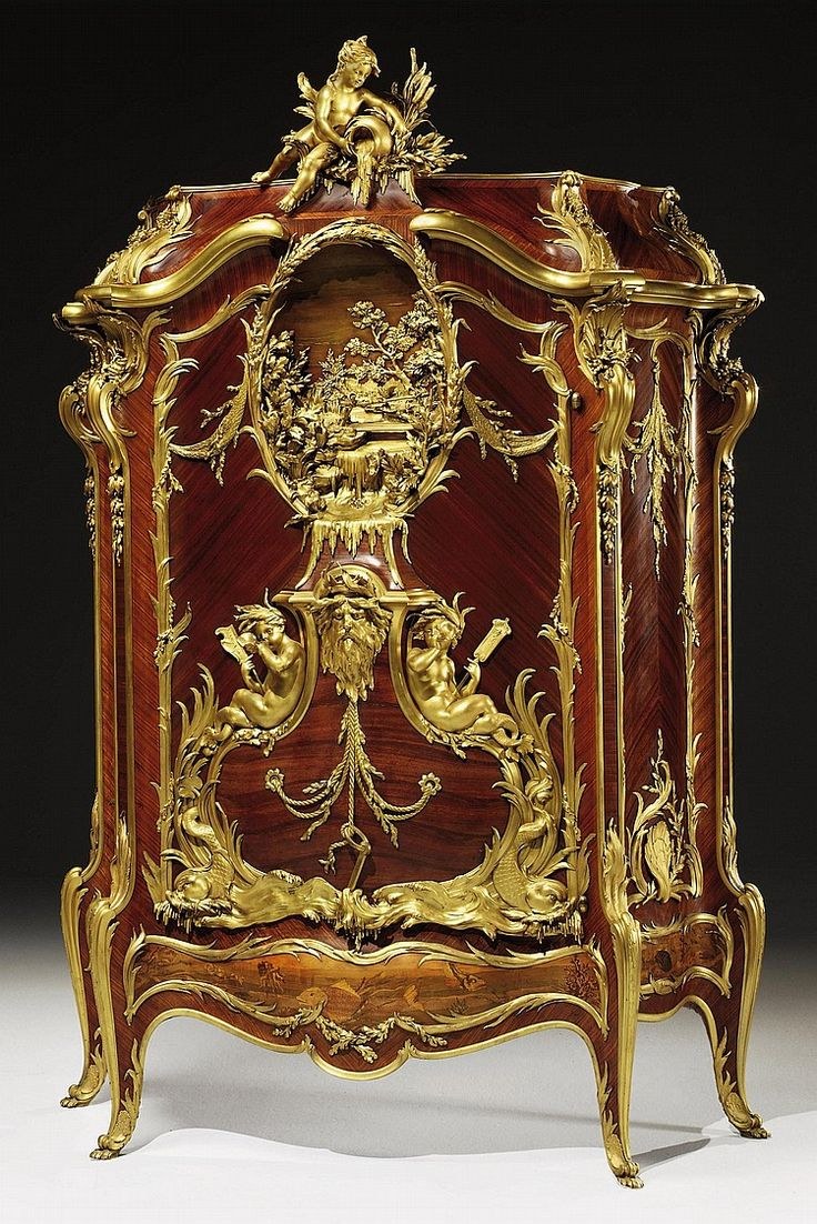 Антиквариатная мебель