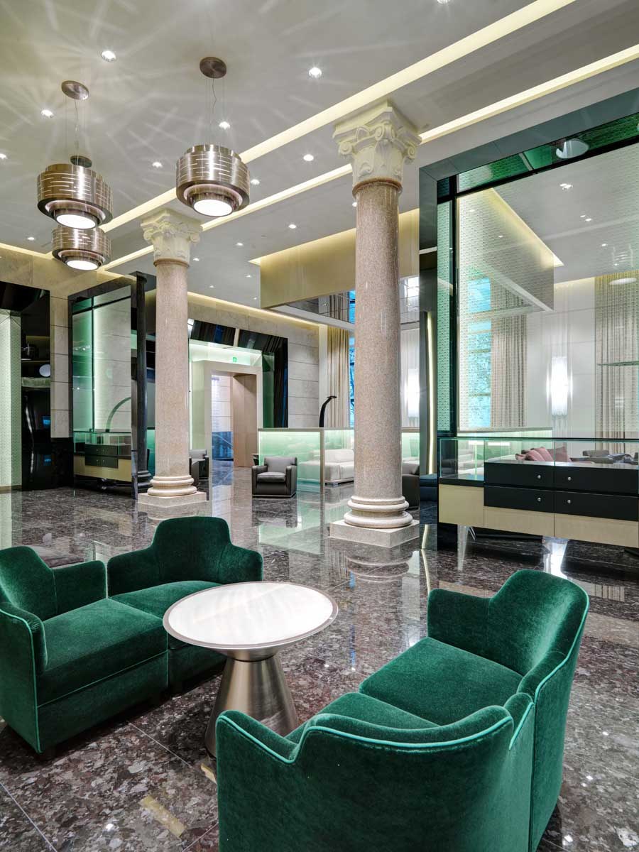 Интерьер холла отеля