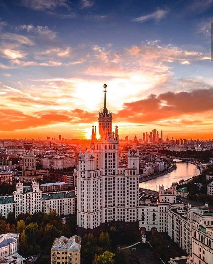 Москва высотка на Котельнической набережной