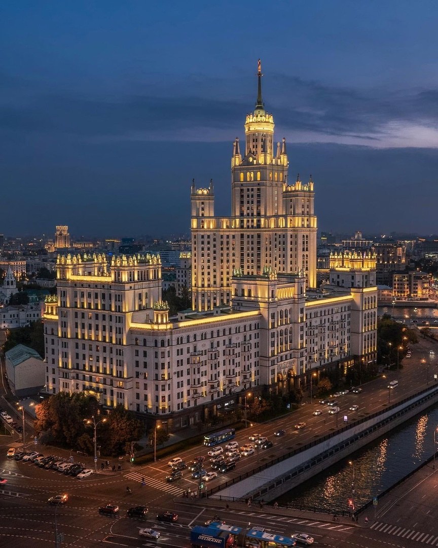 Высотка на Котельнической набережной