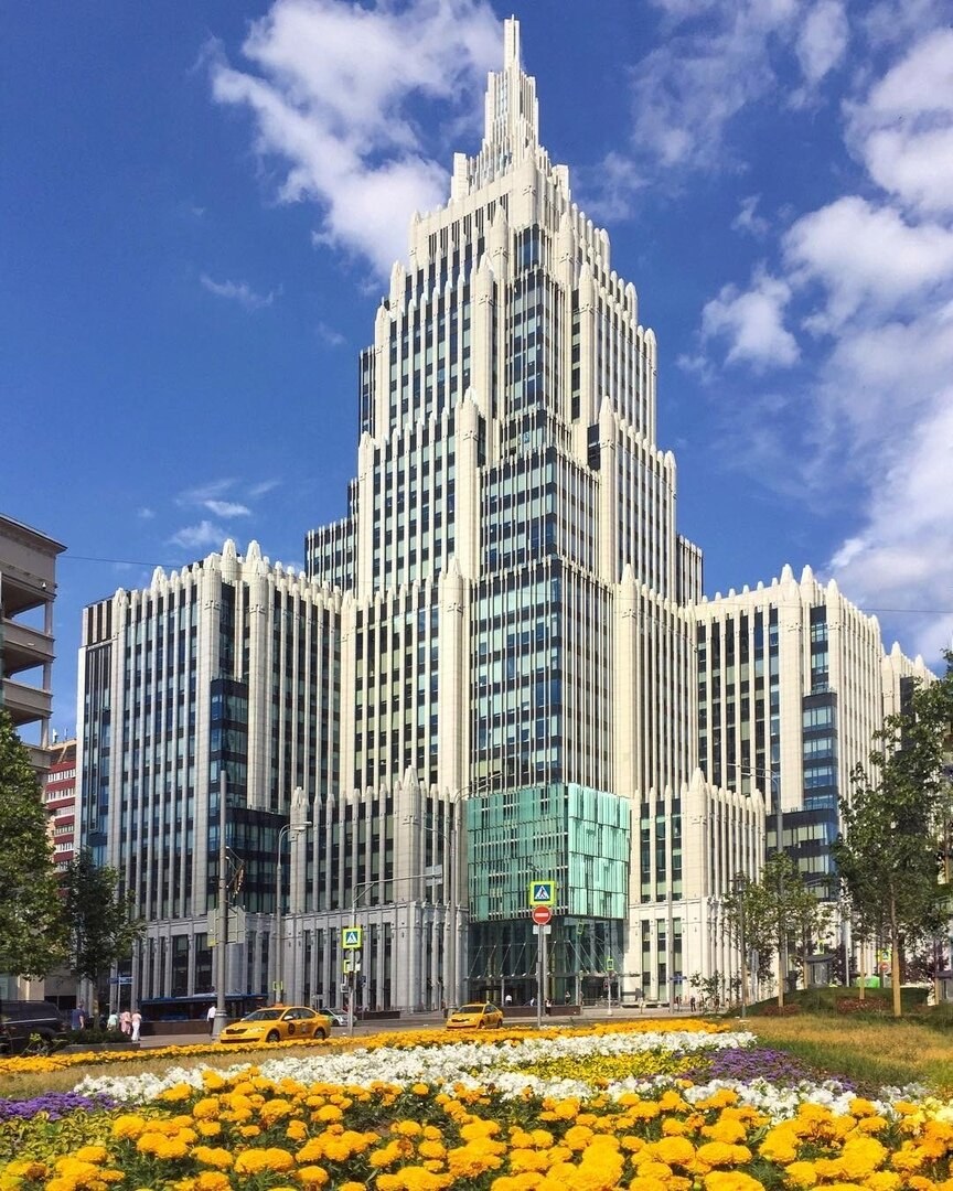 Высотка на оружейном переулке