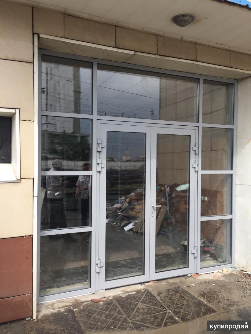 Маятниковые алюминиевые двери ALUTECH