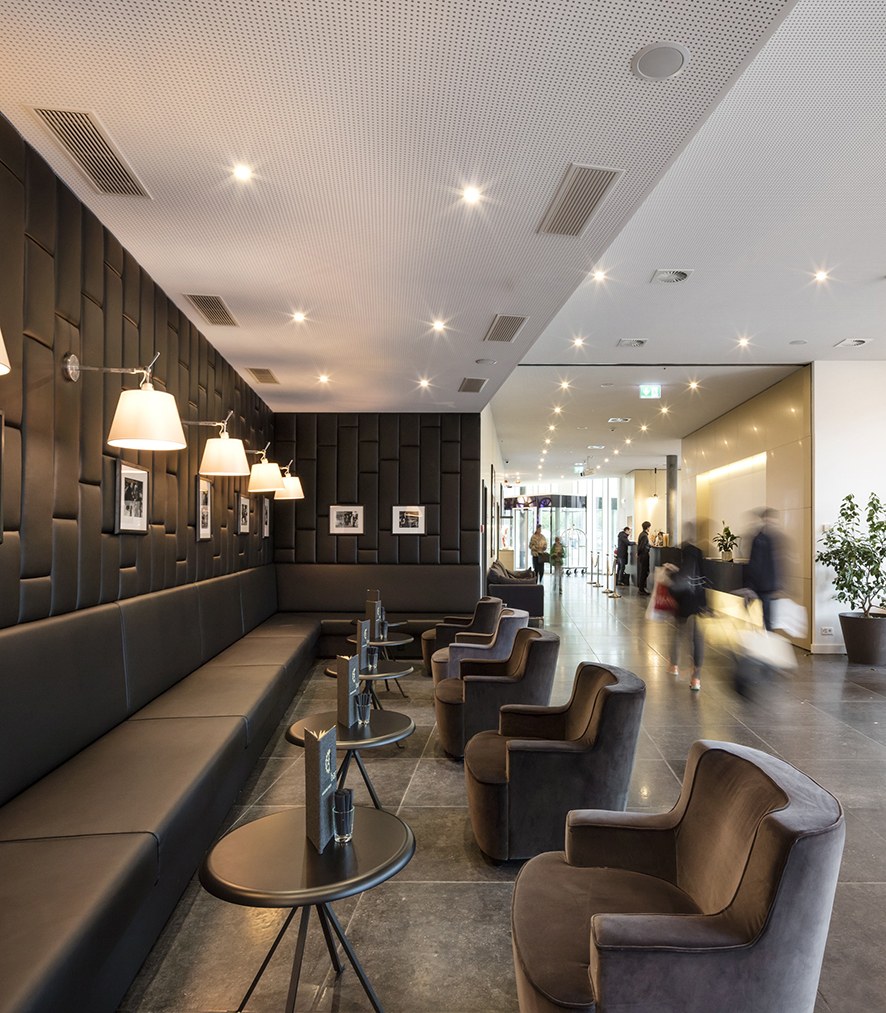 Бар в холле отеля