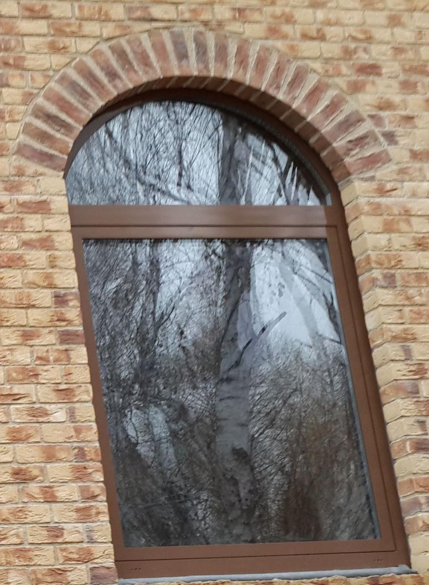 Арочное окно одностворчатое