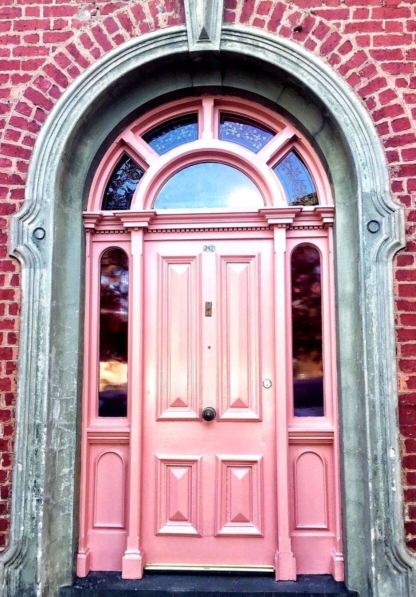 Старая арочная дверь