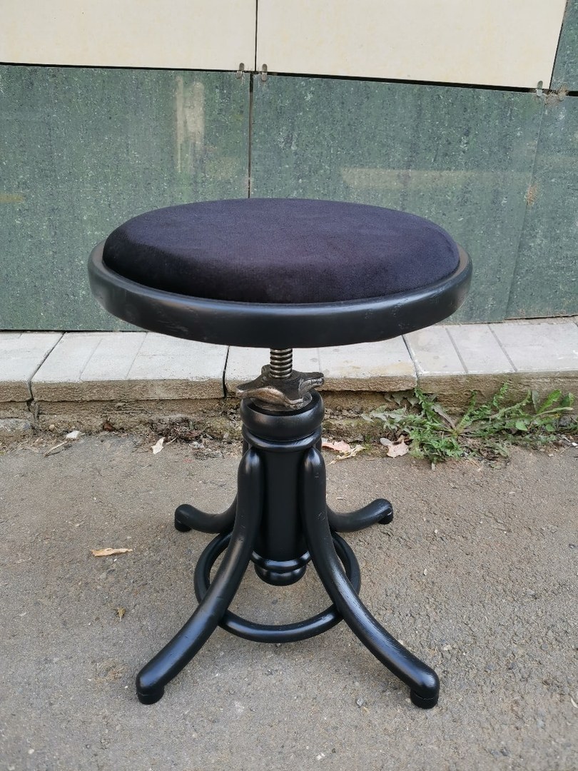 Стул винтовой для пианино