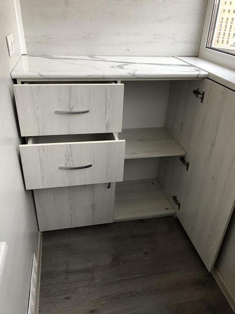 Тумба на лоджию