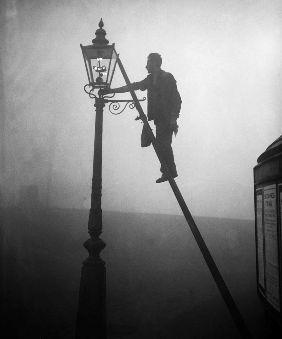 Фонарщик в Петербурге 19 век