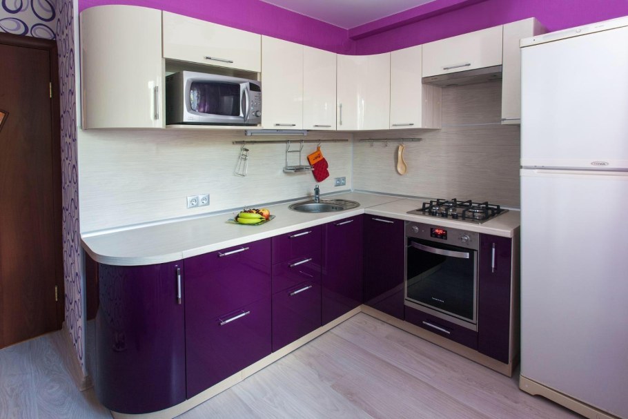 Кухни цвет баклажан с белим угловим
