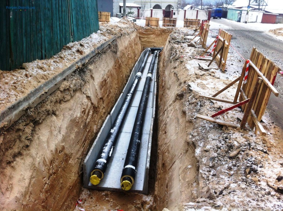 Укладка трубы ПНД д100 мм в траншею