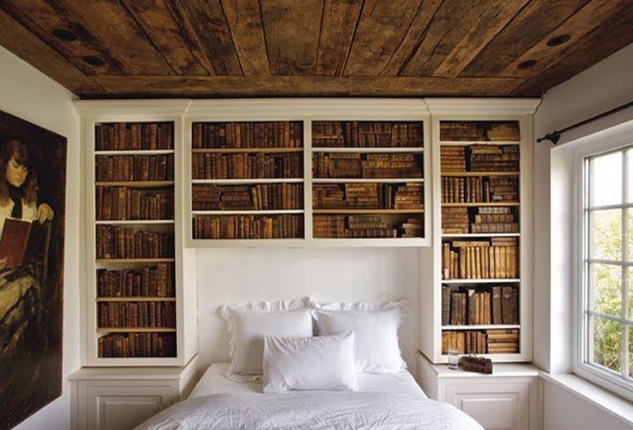 Спальня с книжными полками
