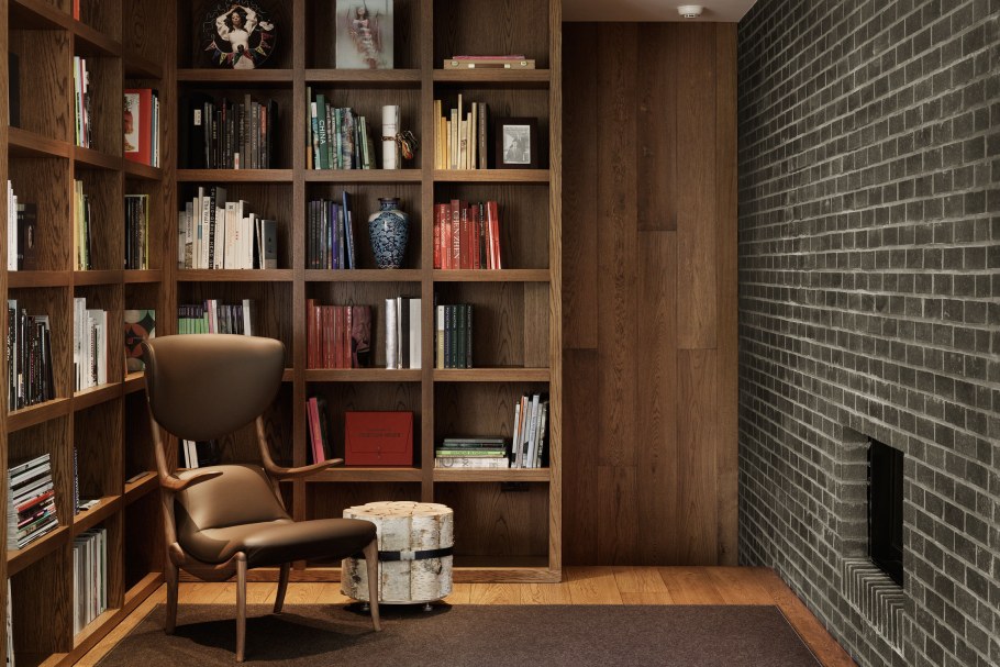 Комната с книжными полками