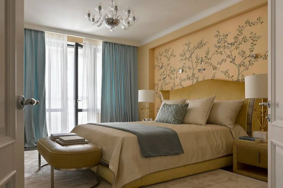 Бежевые обои в спальне