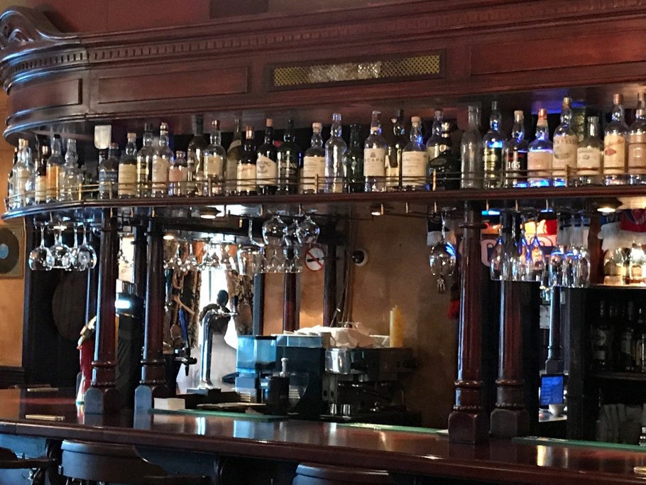 Ирландский паб Дублин вид снаружи