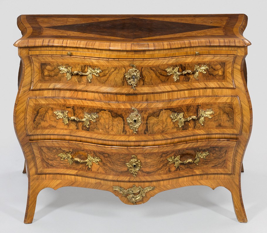 Пузатый комод