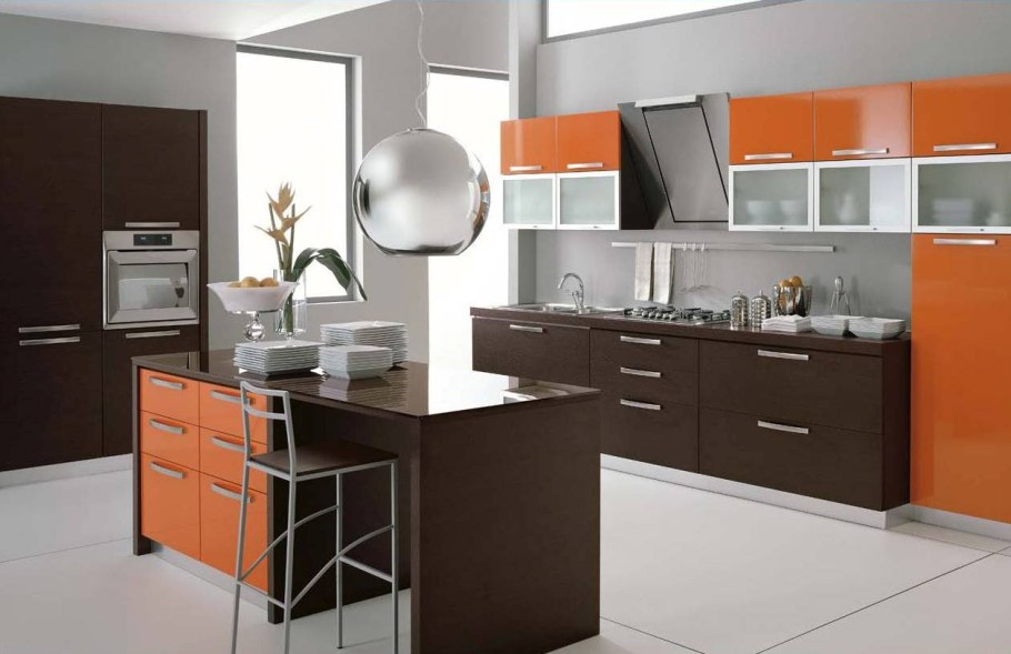 Оранжевая кухня и коричневая мебель