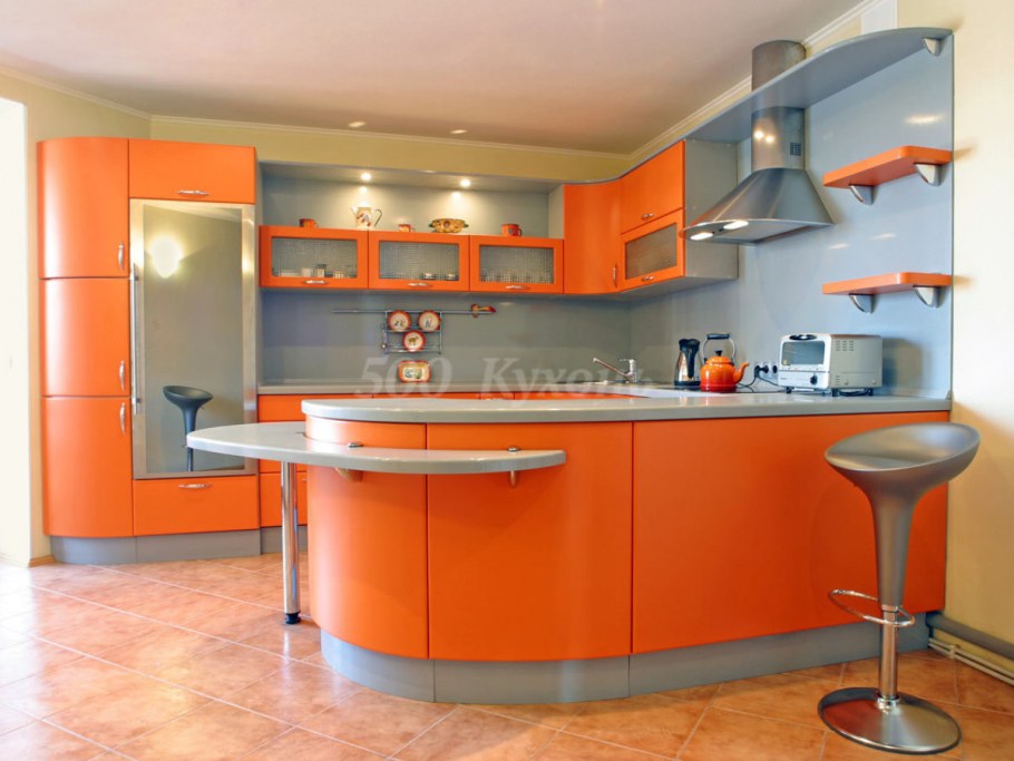 Оранжевый кухонный гарнитур в интерьере