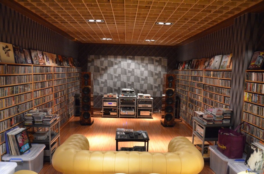 Комната для прослушивания винила