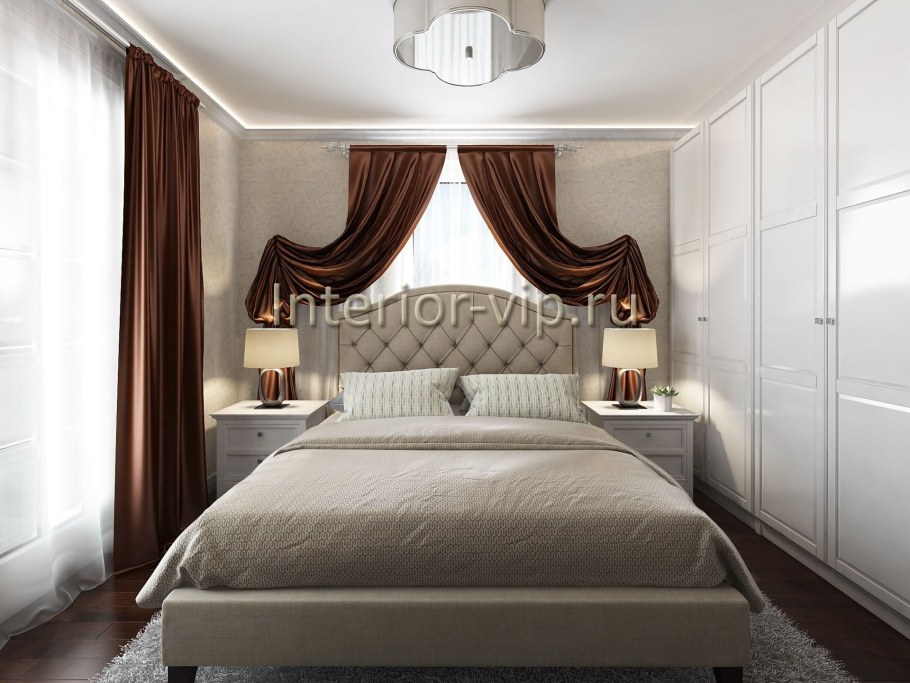 Изголовье кровати у окна в спальне