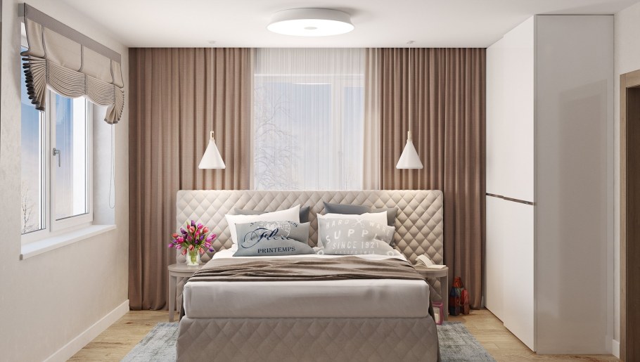 Изголовье кровати у окна в спальне