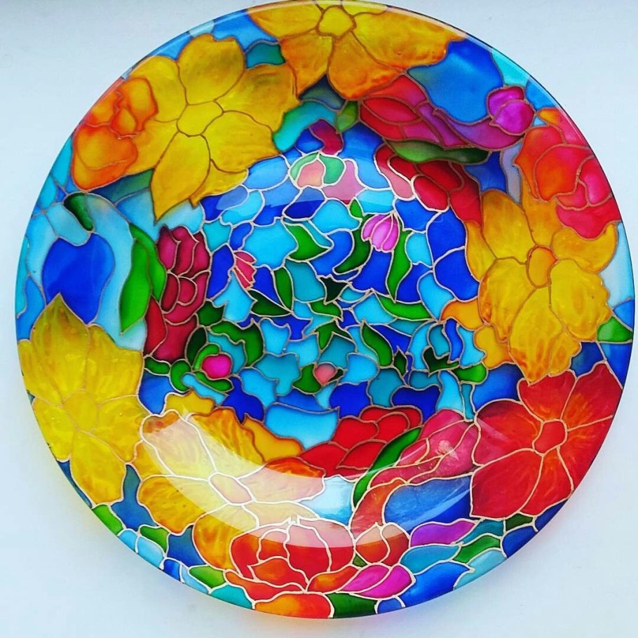 Летний витраж на тарелке море