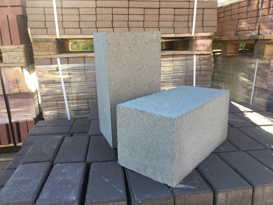 Блок фундаментный полнотелый 400х200х200