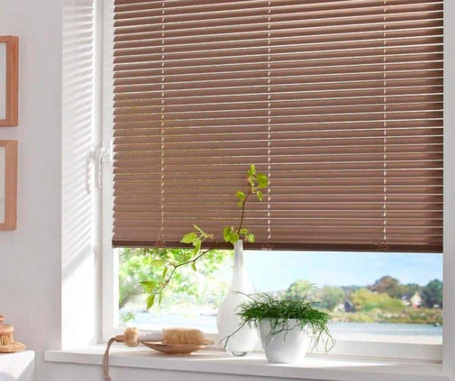 Жалюзи на окна горизонтальные