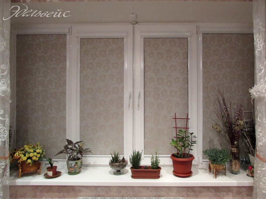 Свободновисящие рулонные шторы