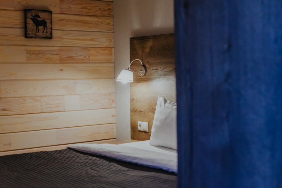 Загородный дом с прудом