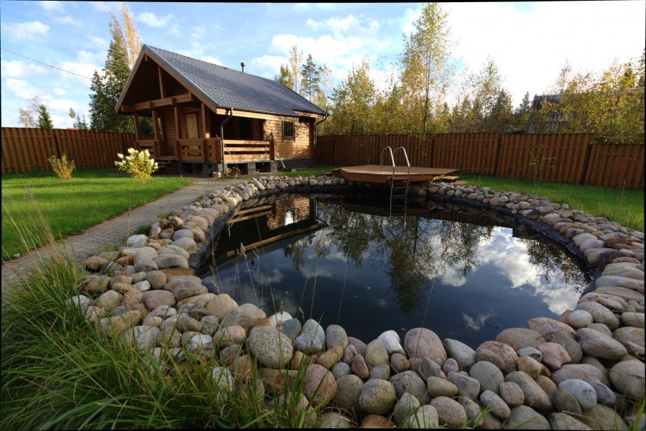 Тини Хаус на берегу озера