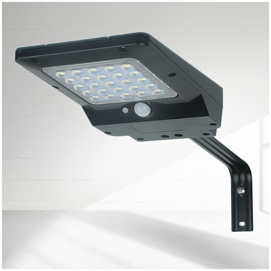 Solarlamp / фонарь на солнечной батарее с датчиком движения 4w/400lm.