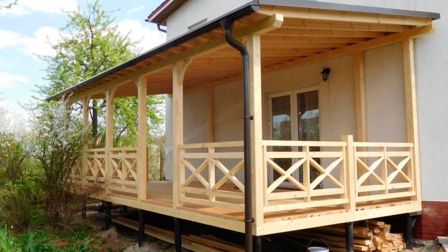 Веранда к деревянному дому