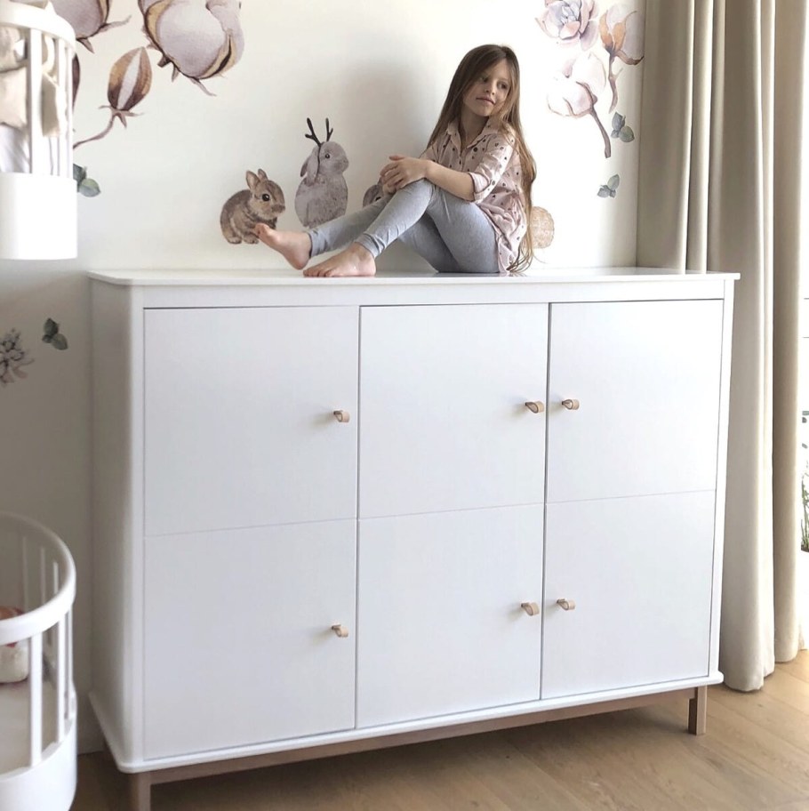 Шкаф низкий белый