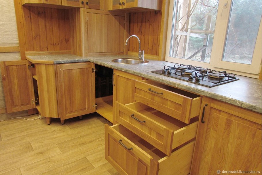 Кухни из натурального дерева