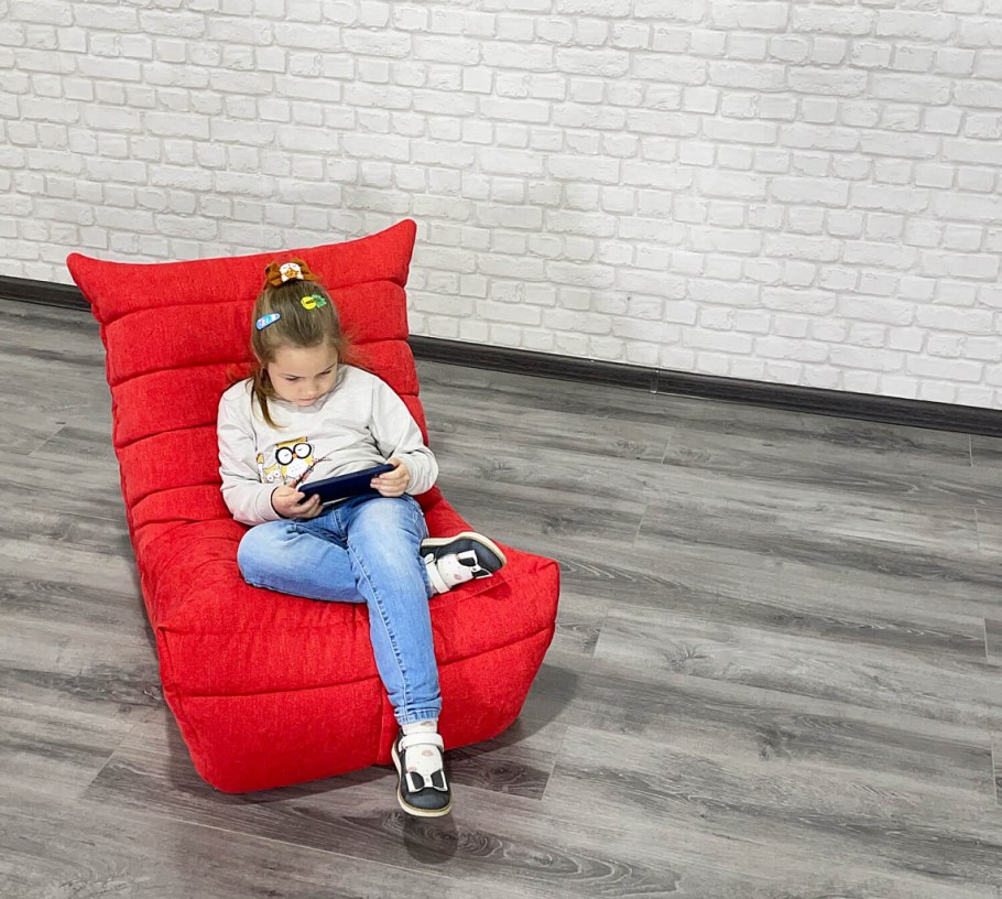 Кресло мешок в детскую комнату для школьника
