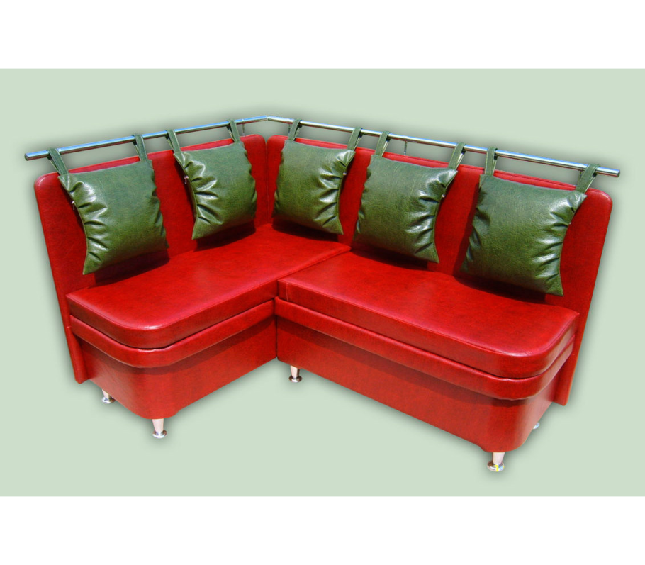 Кухонный уголок с подушками