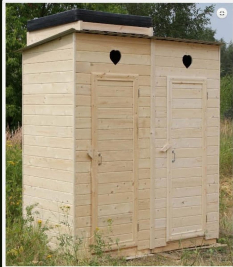 Деревянный туалет с летним душем