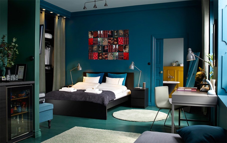 Спальня икеа в синем интерьере