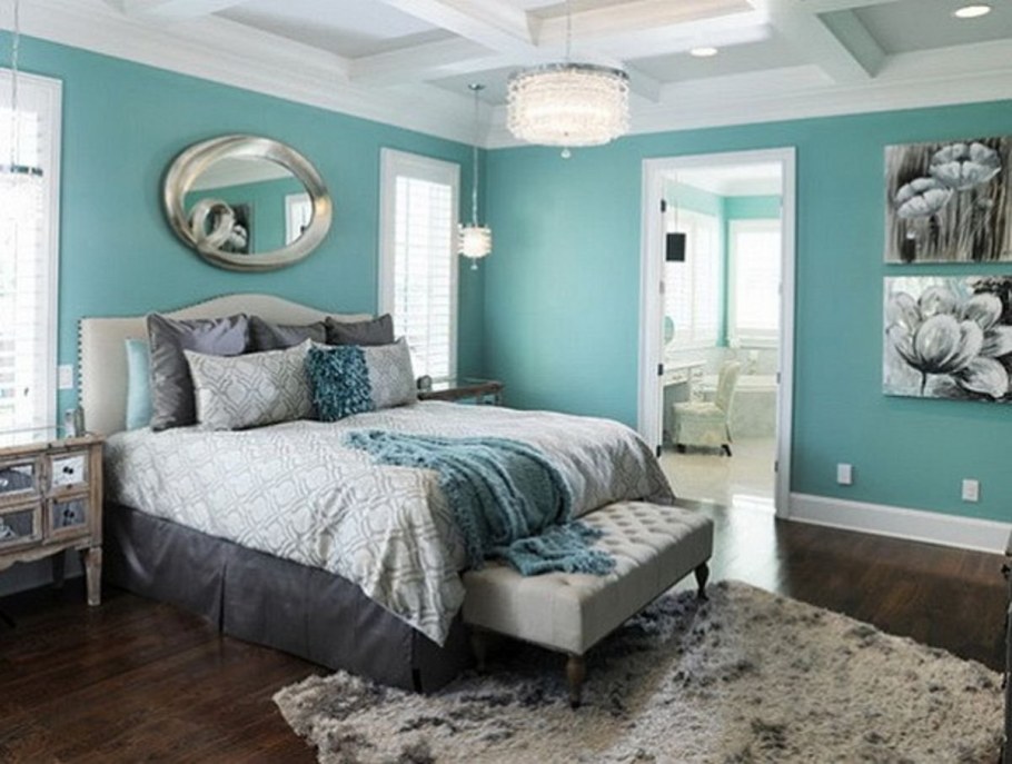 Бирюзовый диван в интерьере